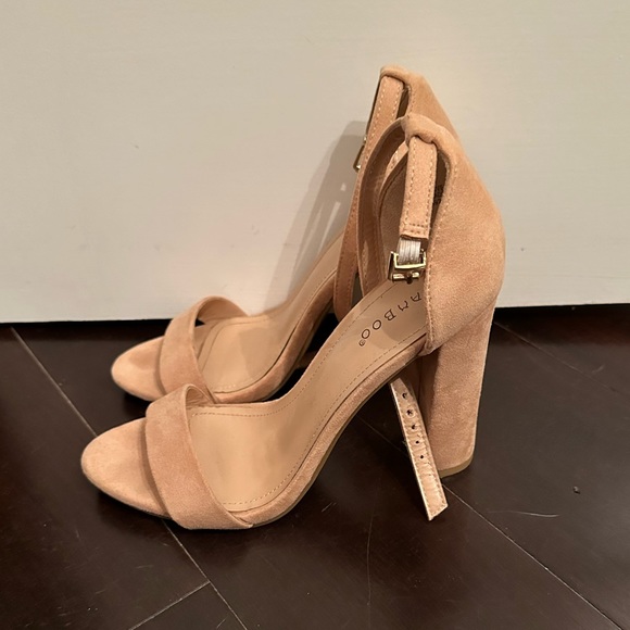 Cream colored heels - Picture 2 of 2